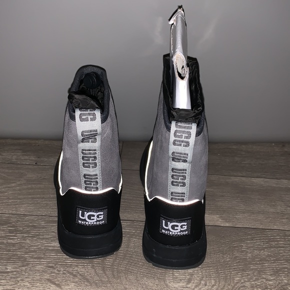 Ugg youth grey and black snow boots brand new size 1 - Picture 2 of 8